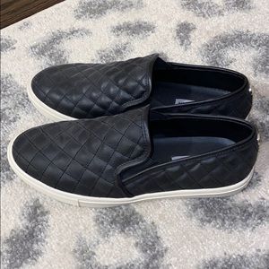 Never worn Steve Madden black shoes